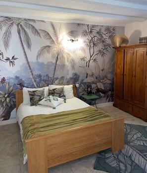 4 bedrooms, iron/ironing board, free WiFi, bed sheets