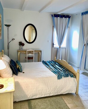 4 bedrooms, iron/ironing board, free WiFi, bed sheets - Charming F5 6/ 8 pers 110m2, in large grounds, heated pool near Ardèche. (Aubenas)