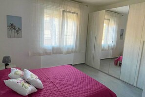 2 slaapkamers, een strijkplank/strijkijzer, gratis wifi, beddengoed