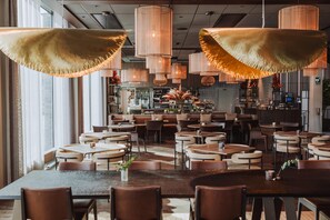 Buffet déjeuner servi tous les jours en supplément