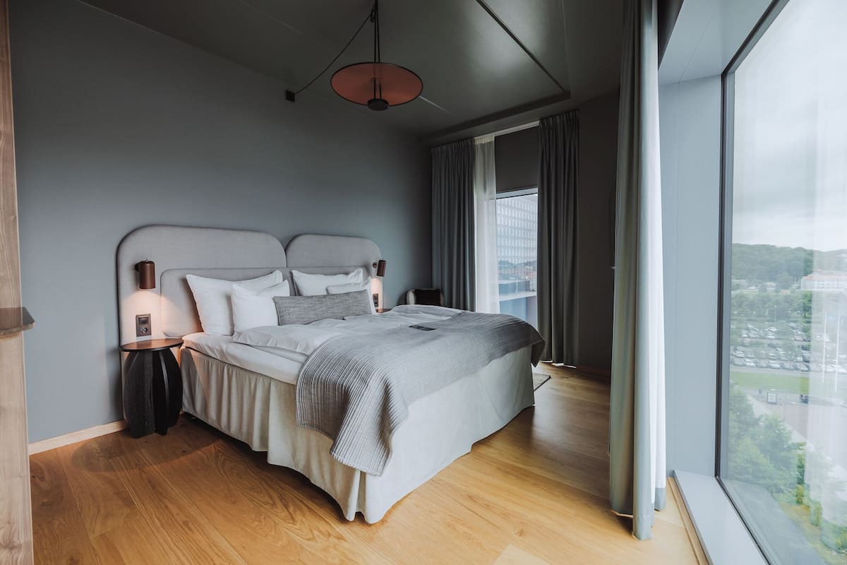 Superior dubbelrum | 1 sovrum, sängtillbehör av högsta kvalitet, minibar och skrivbord