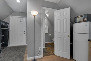 Interior - WhiteOak Studio @ Patterson Place / 1Gig AT&T Fiber (Durham)