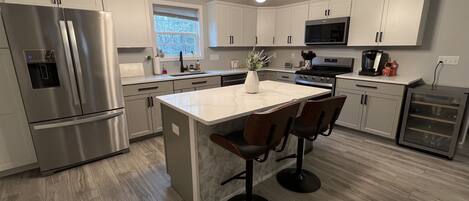 Refrigerador, microondas, horno, placa de cocina