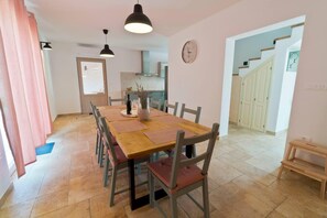 Villa | Cuisine privée | Réfrigérateur, micro-ondes, four, lave-vaisselle