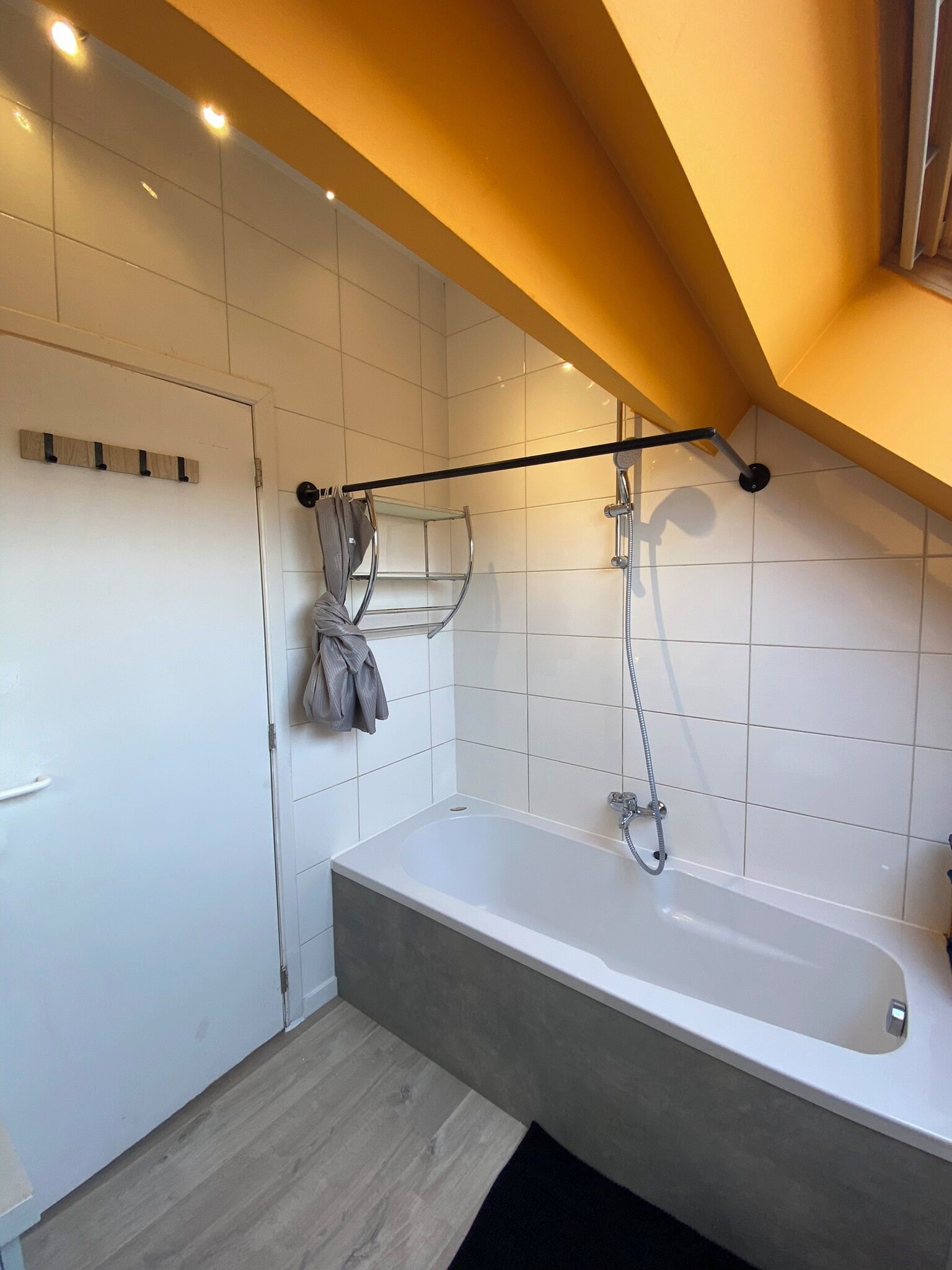 Apartment | Bathroom | Combined shower/bathtub, deep-soaking bathtub, hair dryer, towels