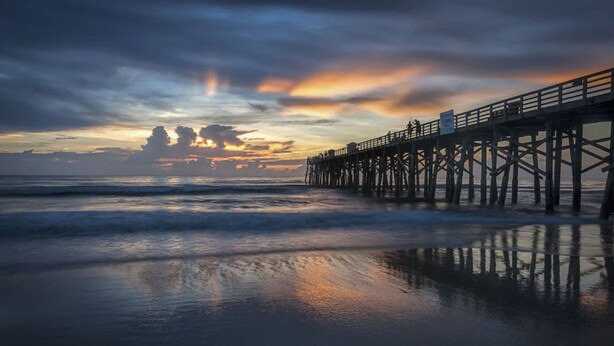 A pier extending into calm waters with a sunset in the background. - Key Lime Cottage - Updated - 1 Minute Walk to Beach & Pier (Flagler Beach)