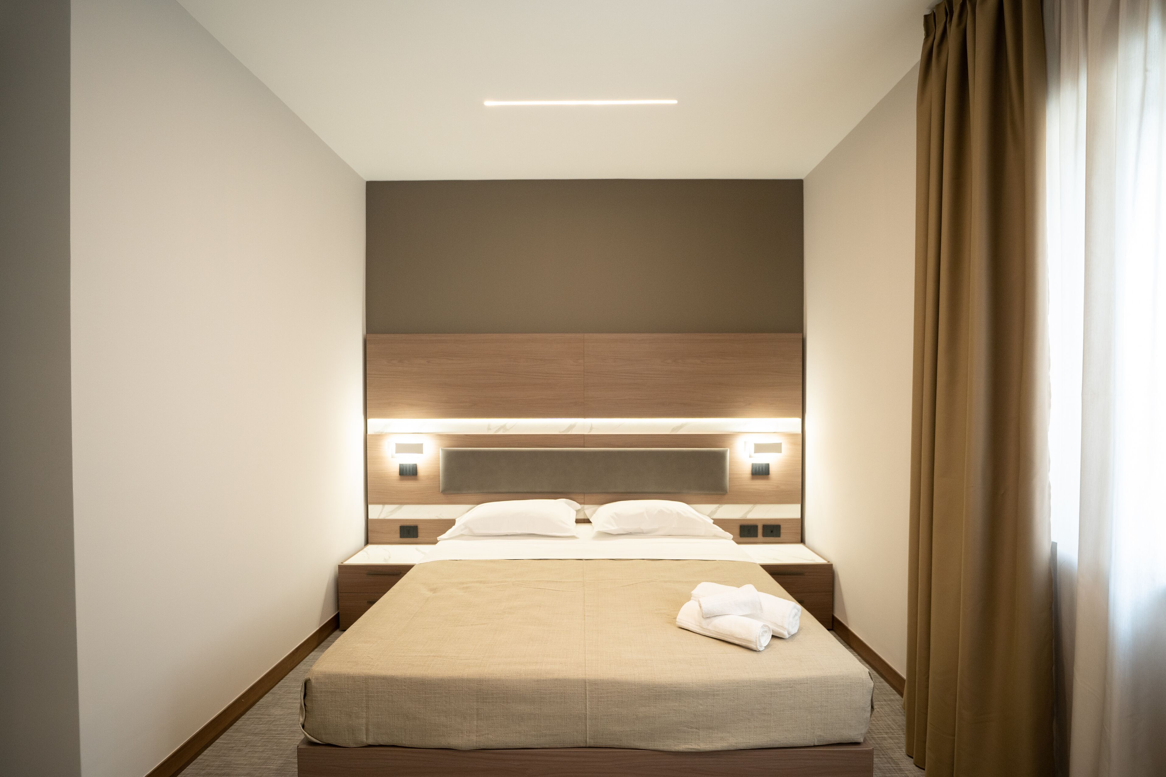 Seprai premium, minibar, brankas, dan kedap suara