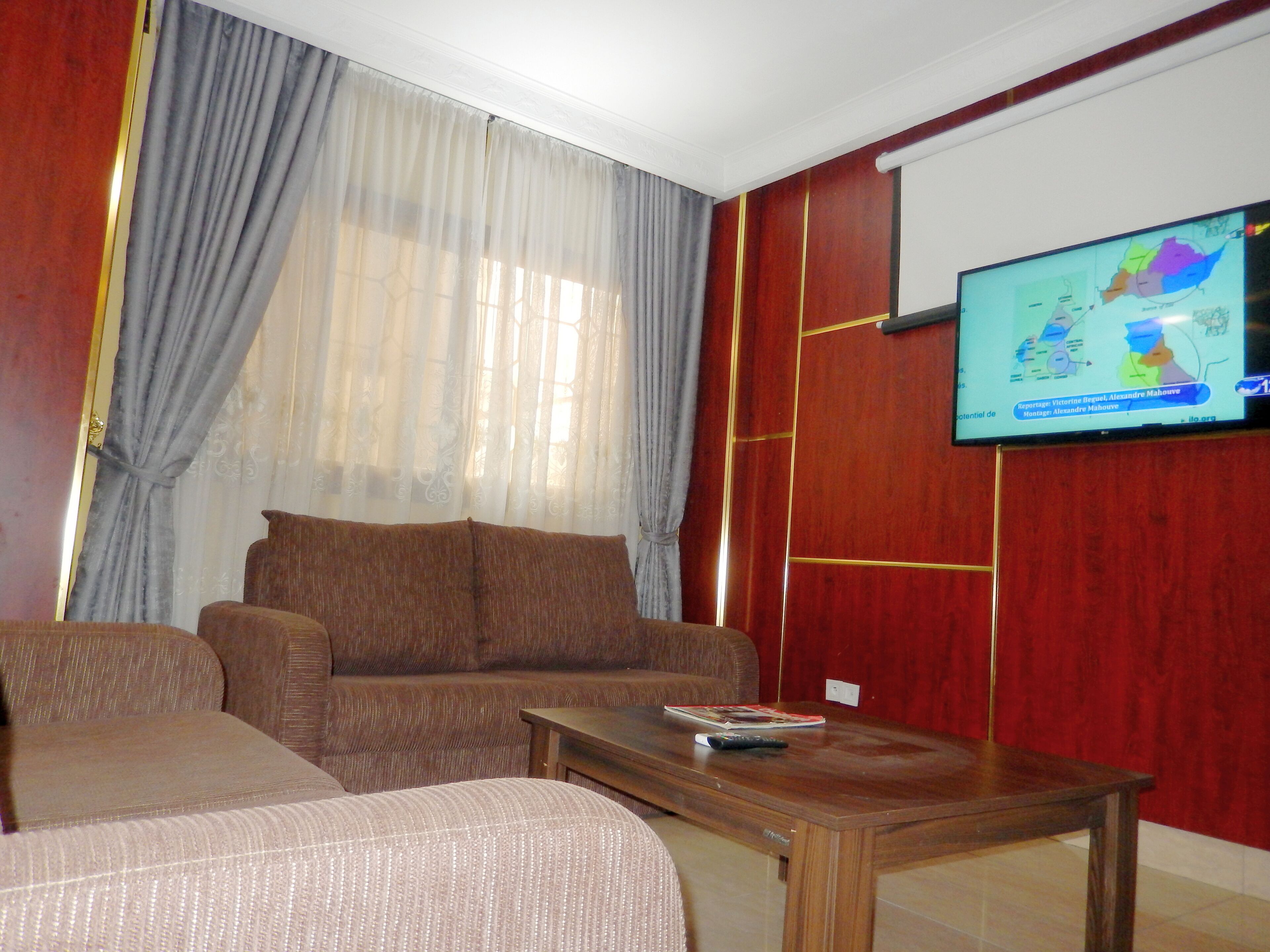 business studio suite | in-room safe, individually decorated, individually furnished, desk