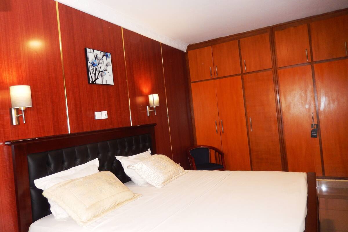 standard room | in-room safe, individually decorated, individually furnished, desk