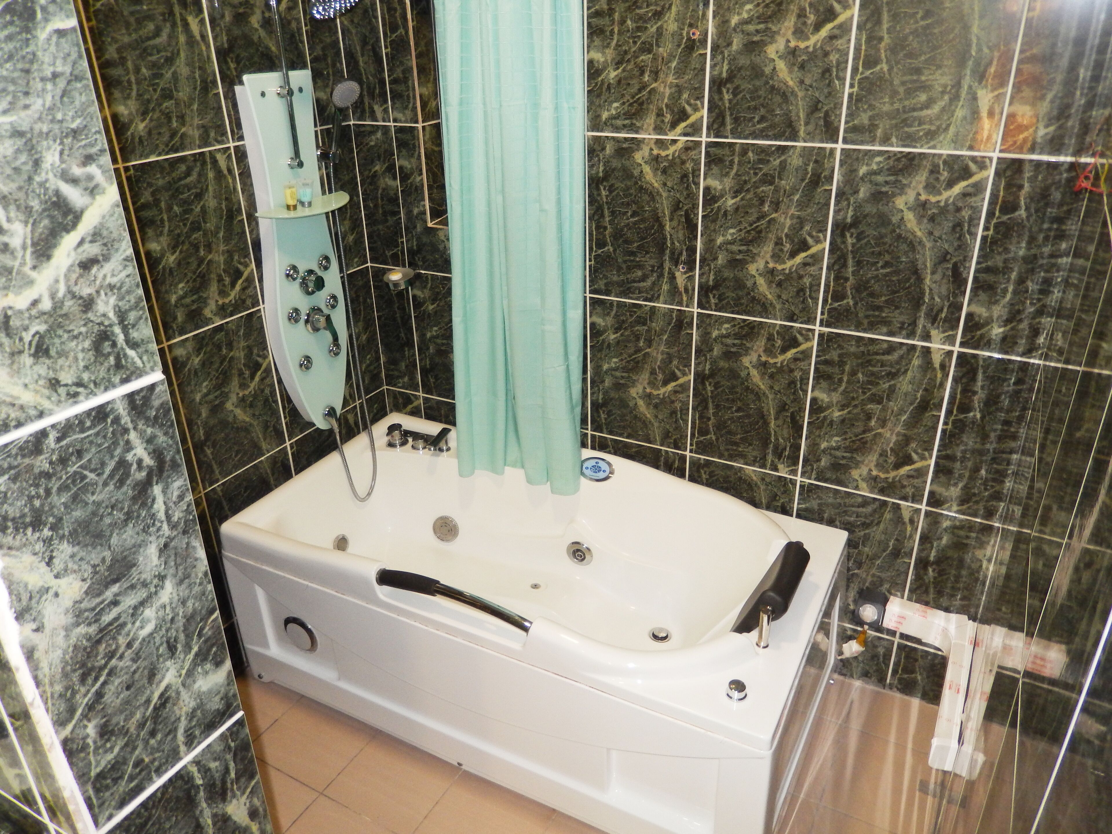 business studio suite | bathroom