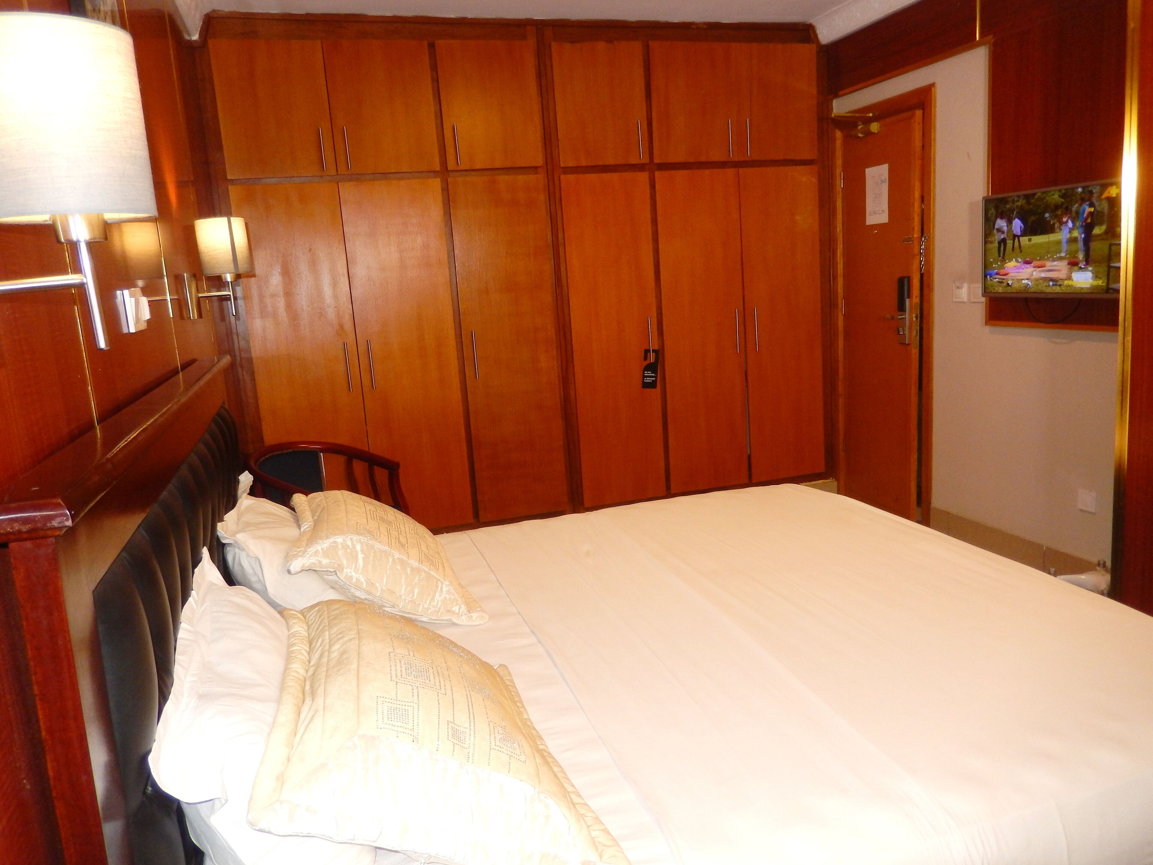 standard room | in-room safe, individually decorated, individually furnished, desk
