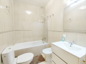 Bathtub, hair dryer, towels - 1129 Casa Socrates (Nerja)