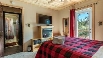 2 bedrooms, desk, iron/ironing board, free WiFi