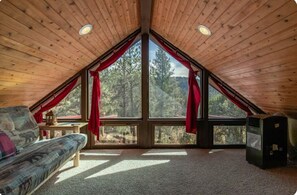 Smart TV, fireplace, video games, DVD player - Midtown Hideaway- Cozy A-Frame Cabin with canyon views  (Ruidoso)