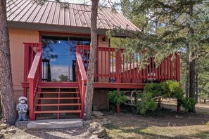 Exterior - Midtown Hideaway- Cozy A-Frame Cabin with canyon views  (Ruidoso)