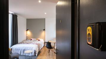1 Schlafzimmer, Schreibtisch, BĂŒgeleisen/BĂŒgelbrett, kostenloses WLAN