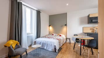 1 chambre, bureau, fer et planche à repasser, Wi-Fi gratuit