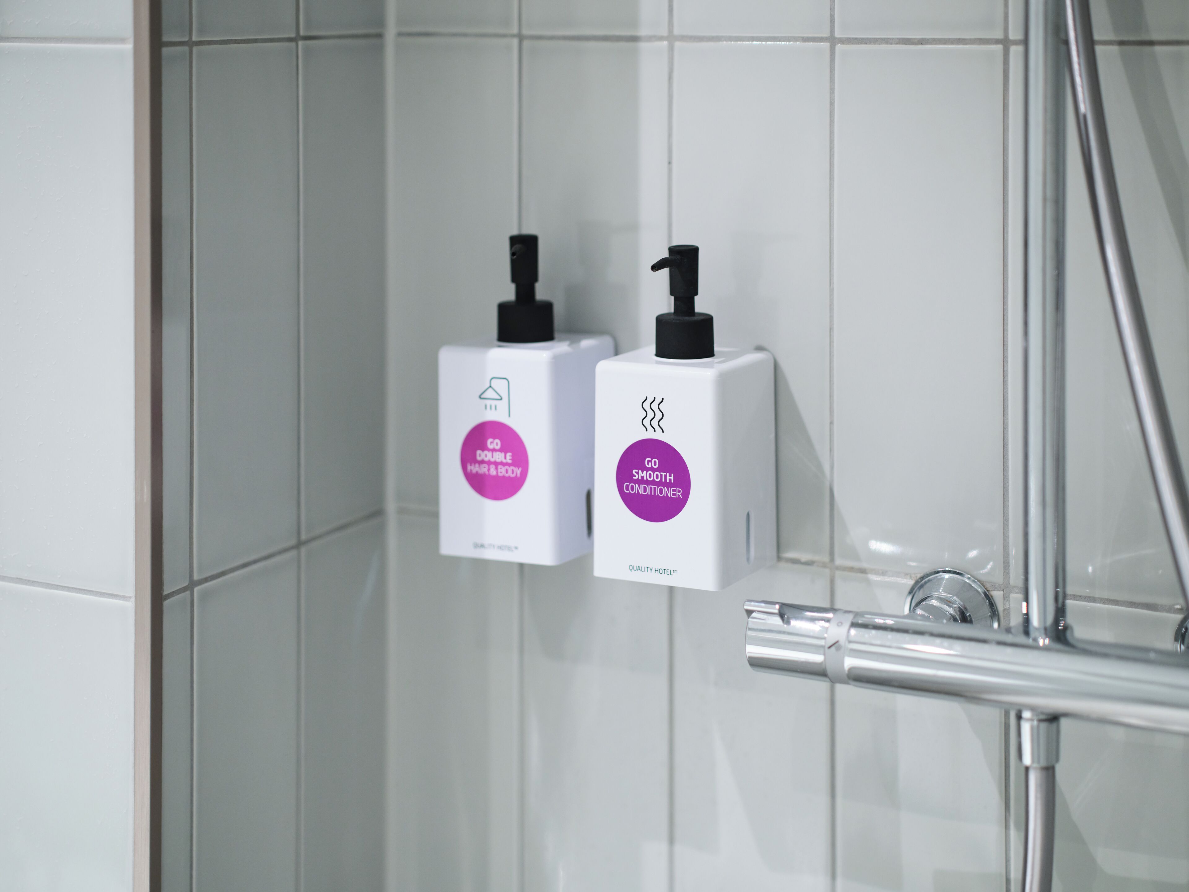 suite | bathroom | shower, free toiletries, hair dryer, towels
