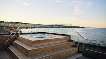 Bañera de hidromasaje exterior