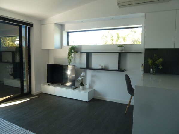 Interior - Situated across the road from the beach (Bridport)