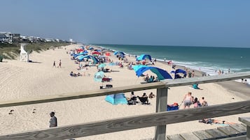 Beach nearby, sun loungers, beach towels