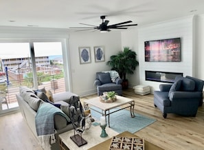Smart TV, chimenea, videojuegos y libros 
