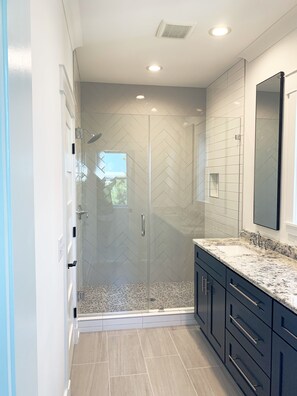 Combined shower/tub, hair dryer, towels, soap