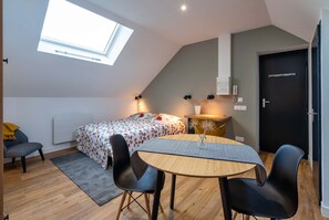 1 chambre, bureau, fer et planche à repasser, Wi-Fi gratuit