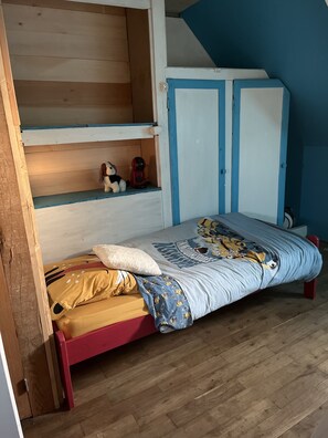 3 bedrooms, travel crib, free WiFi, bed sheets - Chambre rose des champs (Cuzance)