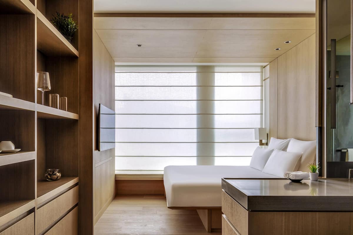 Superior kamer, 1 kingsize bed, uitzicht op de stad | Een minibar, een kluis op de kamer, gratis wifi, beddengoed