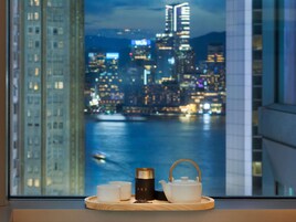 Deluxe Room, 1 King Bed (Japanese-style Tatami) | Minibar, in-room safe, free WiFi, bed sheets