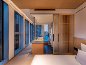 Deluxe Room, 1 King Bed (Japanese-style Tatami)