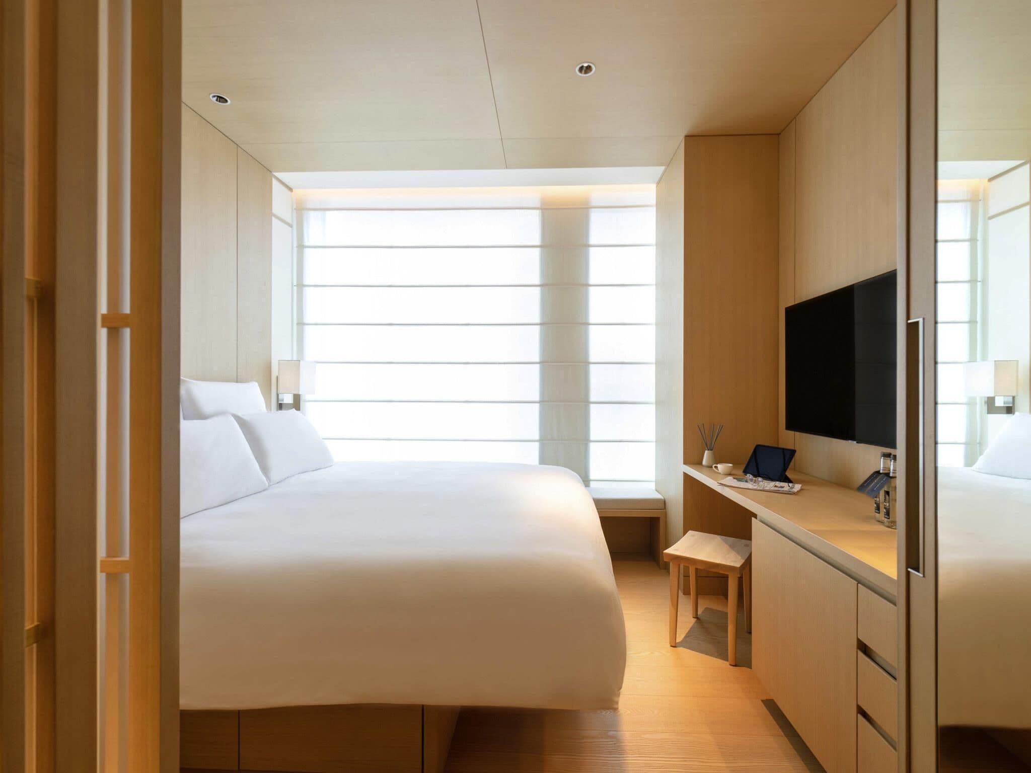 Classic Room, 1 King Bed | Minibar, in-room safe, free WiFi, bed sheets