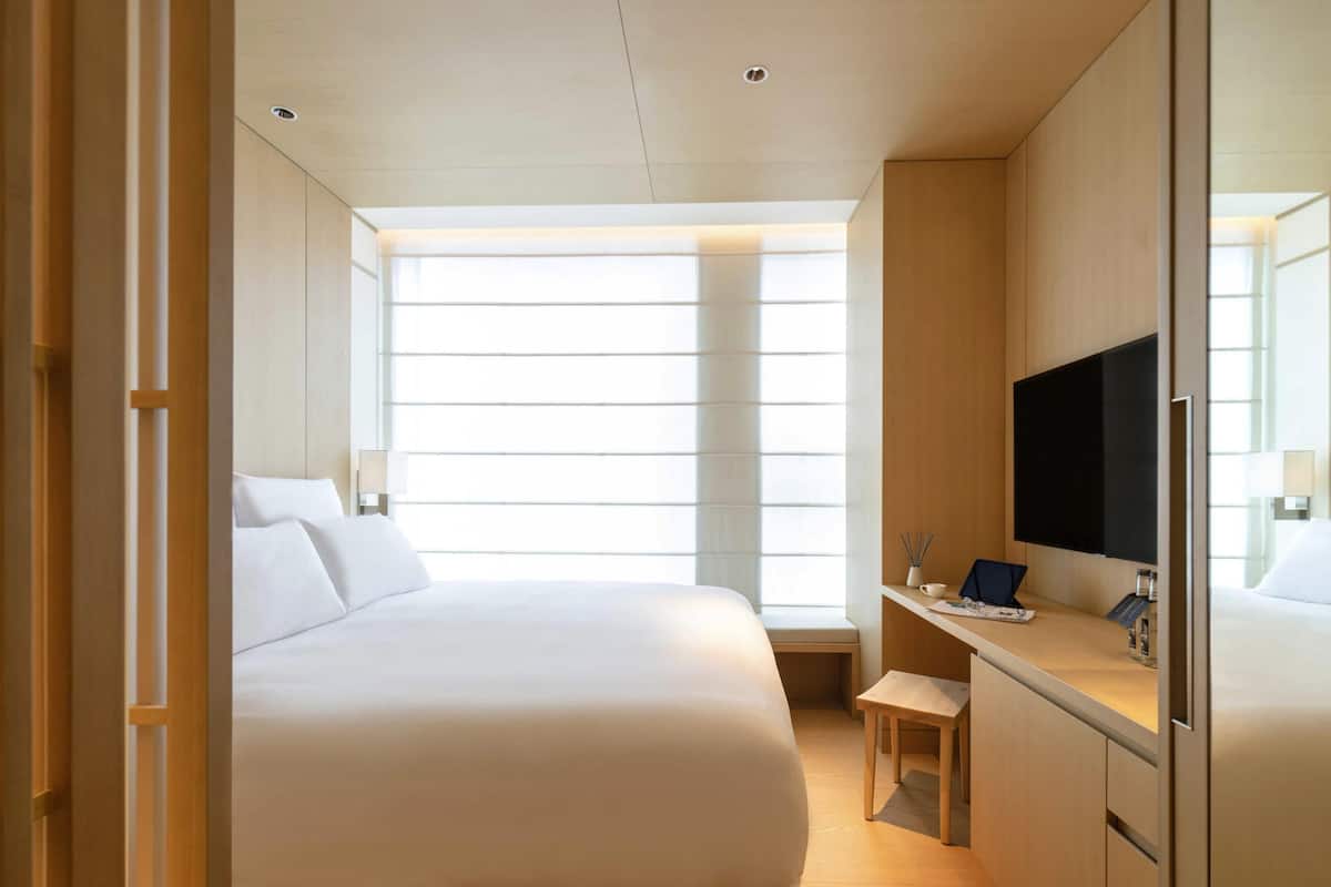 Classic Room, 1 King Bed | Minibar, in-room safe, free WiFi, bed sheets