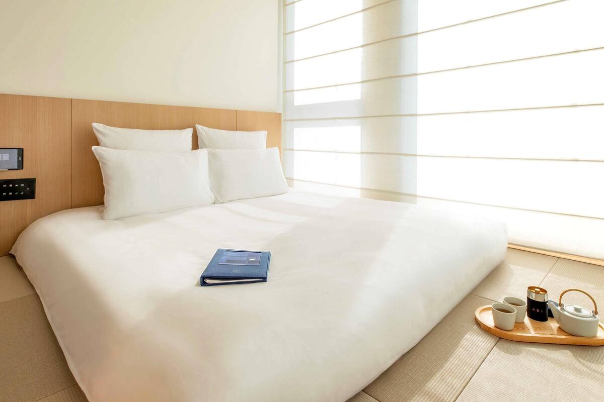Deluxe Room, 1 King Bed (Japanese-style Tatami) | Minibar, in-room safe, free WiFi, bed sheets