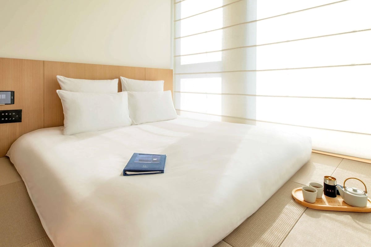 Deluxe Room, 1 King Bed (Japanese-style Tatami) | Minibar, in-room safe, free WiFi, bed sheets