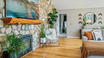 2 bedrooms, desk, iron/ironing board, free WiFi