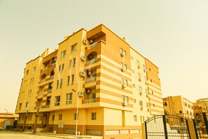 Exterior - Vibotel a wonderful place 5 minutes to shopping, entertainment, Gulf, AUC, etc.. (New Cairo, Egypt)