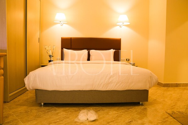 4 bedrooms, desk, iron/ironing board, WiFi - Vibotel a wonderful place 5 minutes to shopping, entertainment, Gulf, AUC, etc.. (New Cairo, Egypt)