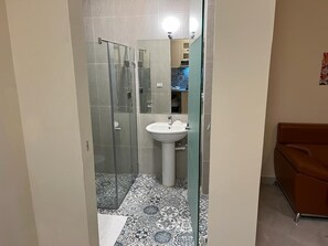 Dusche, Handtücher, Seife, Shampoo