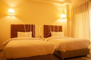 8 Schlafzimmer, Schreibtisch, Bügeleisen/Bügelbrett, WLAN