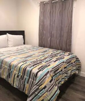 Room - Modern Beach Cottage - Walk to Beach and Downtown (Huntington Beach)