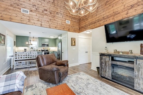 Okatoma River Cabin/ Convenient Location