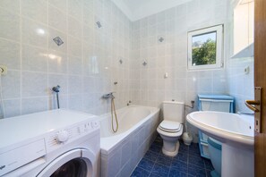 Apartment | Bathroom
