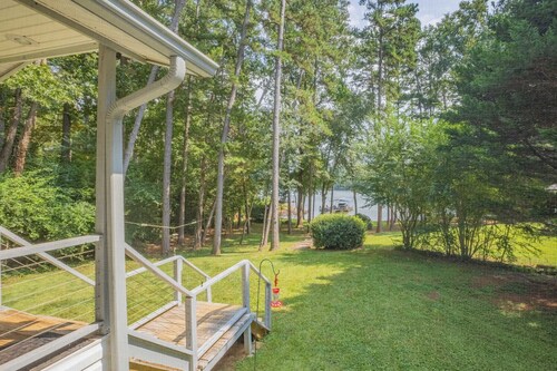 Lake Hartwell - House w/dock, screened in porch and firepit