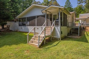 Exterior - Lake Hartwell - House w/dock, screened in porch and firepit (Martin)