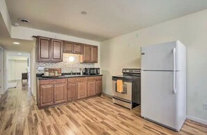 Microwave, coffee/tea maker, toaster, coffee grinder