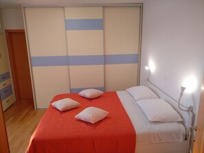 1 chambre, coffres-forts dans les chambres, bureau