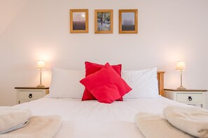 Maison (5 Bedrooms) | 5 chambres, fer et planche Ă repasser, lit parapluie, draps fournis