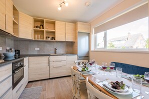 Villa (3 Bedrooms) | Eget kök | Mikrovågsugn, ugn, spishäll och diskmaskin